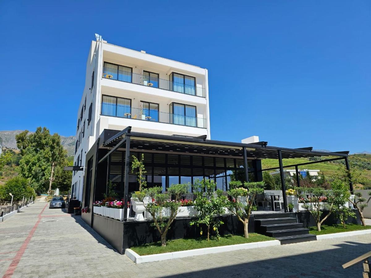 Kaan Hotel Radhimë Exterior foto